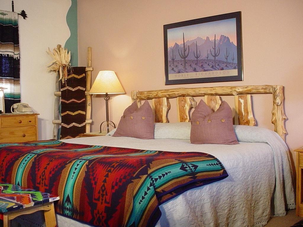 Inn On The Rio Taos Room photo