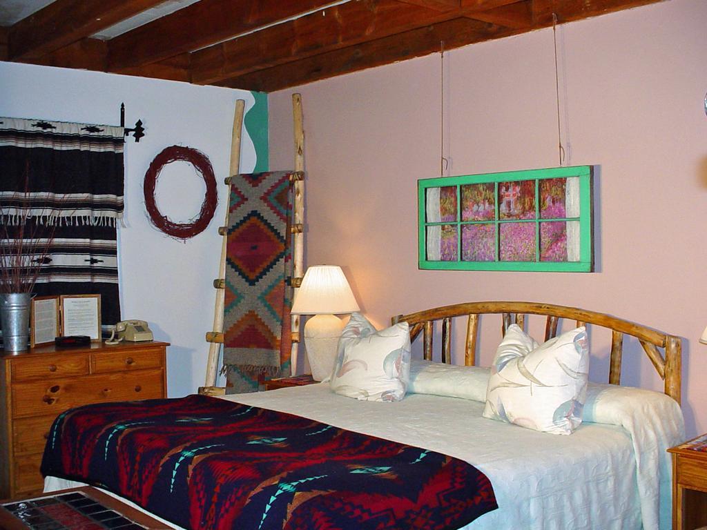 Inn On The Rio Taos Room photo